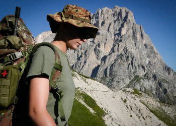 Esercito: escursione sentiero San Gabriele per aspiranti alpini battaglione Aosta