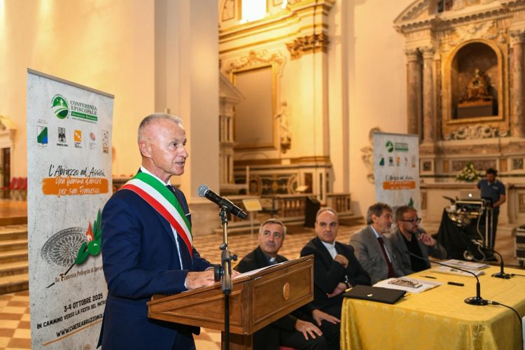 Abruzzo ad Assisi, Regione e Chiesa insieme per offrire l’olio sulla tomba di San Francesco