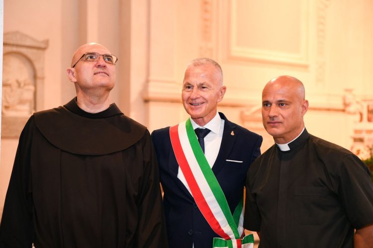 Abruzzo ad Assisi, Regione e Chiesa insieme per offrire l’olio sulla tomba di San Francesco