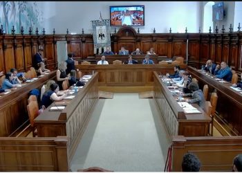 Consiglio comunale L’Aquila: ok a ordine del giorno a sostegno dei 150 lavoratori Asl 01