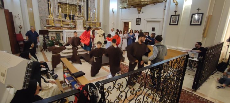 Grande successo al Monastero San Basilio recital “Forza Venite Gente”, nell’ambito della 19ª edizione “Cordata X l’Africa”