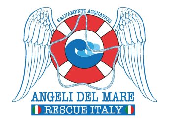 Fossacesia, 4 bambini salvati sulla scogliera