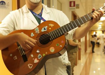 Vasco Rossi si complimenta con ASL L’Aquila per cure con Musicoterapia