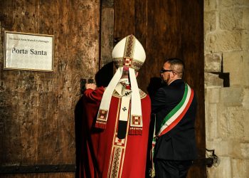 731ª Perdonanza Celestiniana: Chiusa la Porta Santa e Corteo di rientro