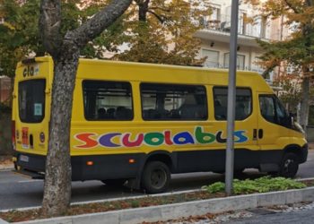 A due settimane da inizio lezioni, famiglie aquilane attendono ancora certezze su estensione servizio scuolabus scuole medie