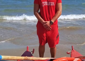 Pescara, salvataggio in mare