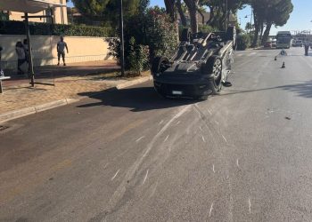 Incidente a Pescara, auto ribaltata