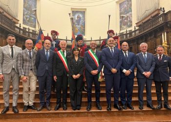 San Francesco: il sindaco dell’Aquila, Pierluigi Biondi, ha acceso la lampada votiva in rappresentanza di tutti i Comuni italiani
