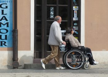 Over50 e con la voglia di cambiare lavoro: l’identikit dei collaboratori domestici in Italia