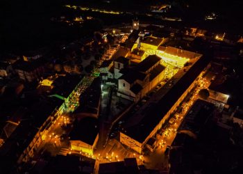 Aielli illumina notte accanto a popolo palestinese: presente Ambasciatrice Palestina in Italia Mona Abuamara