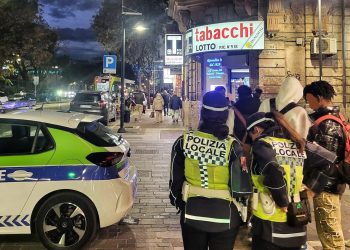 Lite in strada, bloccato e denunciato un trentenne armato di coltello