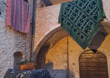 JU SBANMENT. Più di 100 coperte abruzzesi a Goriano Valli raccontano le storie di una comunità