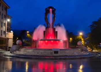 Giornata Mondiale del Dono, Fontana Luminosa in rosso il 2 dicembre