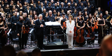 I Cantieri dell’Immaginario, standing ovation per Nicola Piovani. L’Aquila rende omaggio al Maestro e celebra gli 80 anni della Barattelli